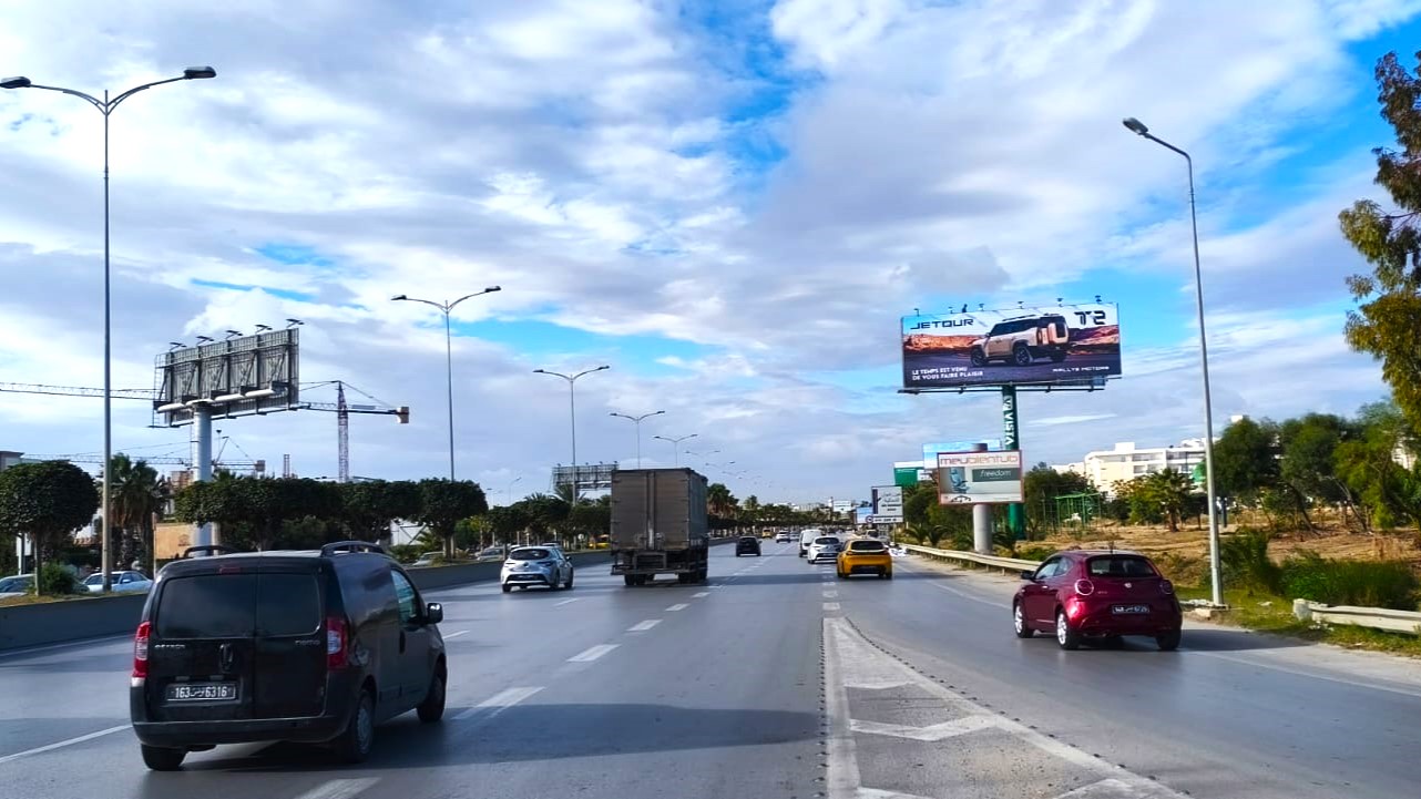 UV07 - Niveau Ain Zaghouan Nord, Maison Jetour et IM Motors après sortie Carrefour, Bhar Lazreg, La Soukra, direction Tunis