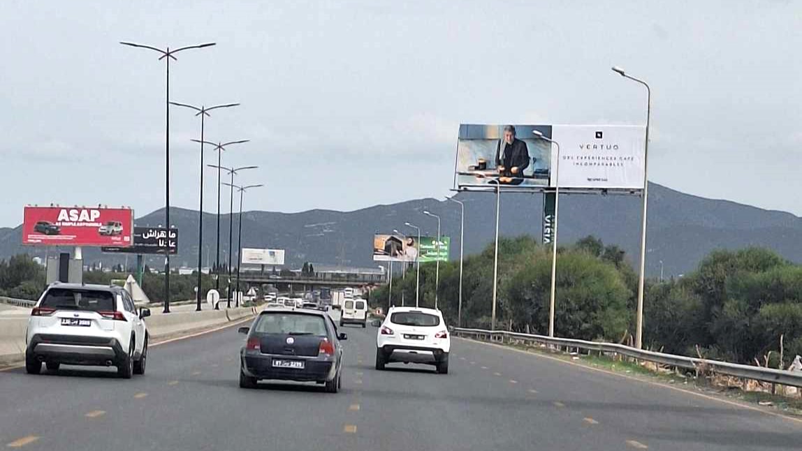 UV09 - Niveau bretelle sortie Banlieue Sud, à 1km du centre commercial Azur City, niveau maisons Alfa Ford et Hyundai, direction Azur City et péage Mornag