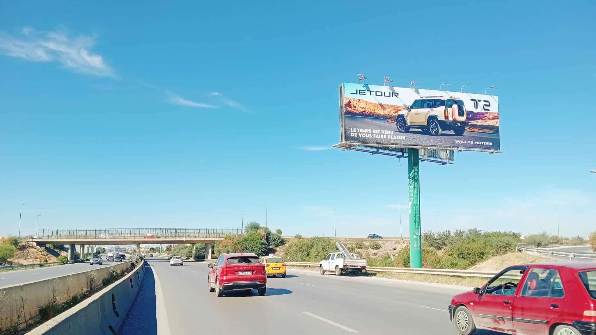 UV12 - Niveau sortie Banlieue Sud, à 500m du centre commercial Azur City, en face de Maison Chery, direction Tunis