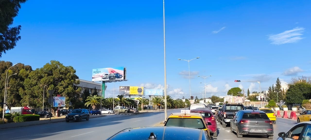 UV13 - La Marsa, niveau feu rouge Salle de Sport Raja Haider, à 500m de Tennis Club Marsa et Padel Marsa, direction La Marsa centre