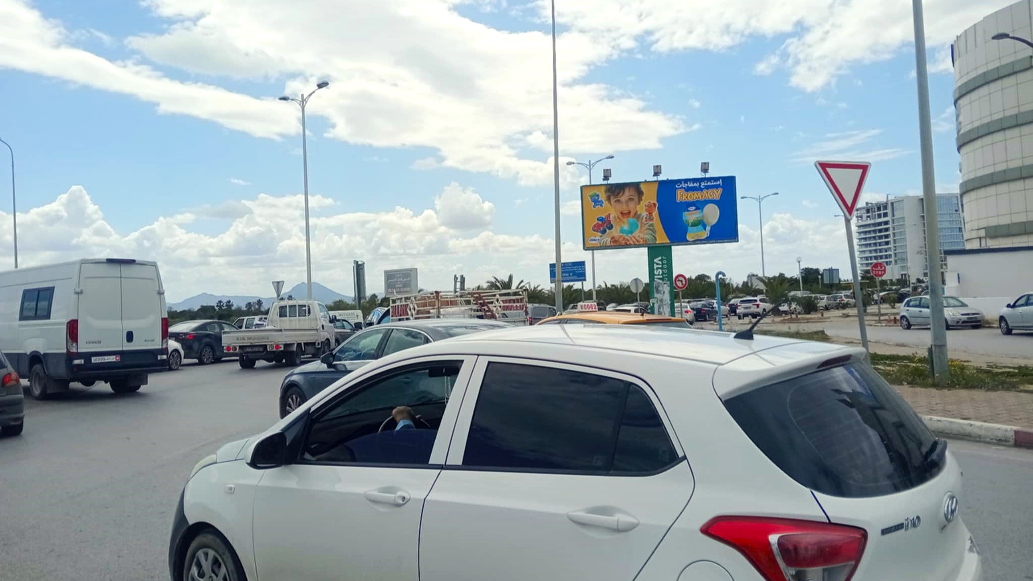 UV30 - Rond-point giratoire en face de CliniqueHannibal et Hannibal Medical Center, à 300 m de Tunisa Mall