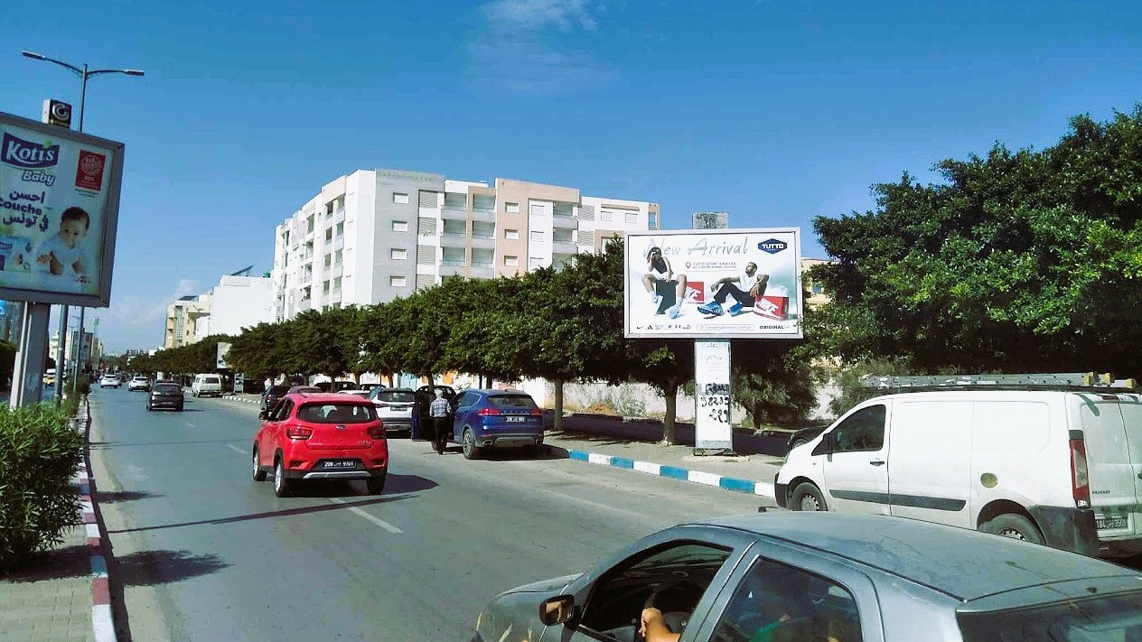 V101 - Avenue 14 Janvier, en face de Monoprix et agence BH Bank, direction Kantaoui