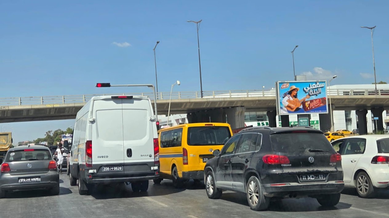 V119 - Route de la Marsa Direction Carrefour - Niveau Feu Centre commercial Millenium à 300m de station Shell La Marsa