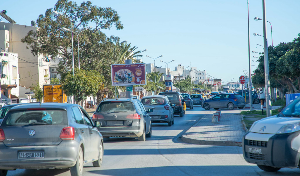 V131 - Avenue Mohamed V niveau Carrefour Market -  Université Centrale en face de station Ola niveau Zone Industrielle Kheireddine