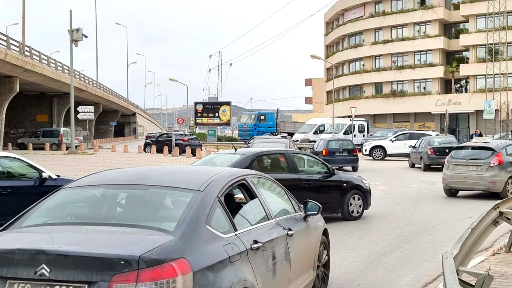 V144 - Niveau rond-point giratoire GP8, El Ghazela et Riadh El Andalous, à 50m de Carrefour Market El Ghazela, direction Géant et Bizerte