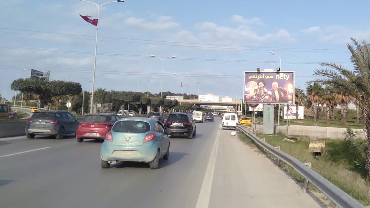 V147 - Route de la Marsa, Direction La Marsa niveau échangeur Carrefour et La Soukra