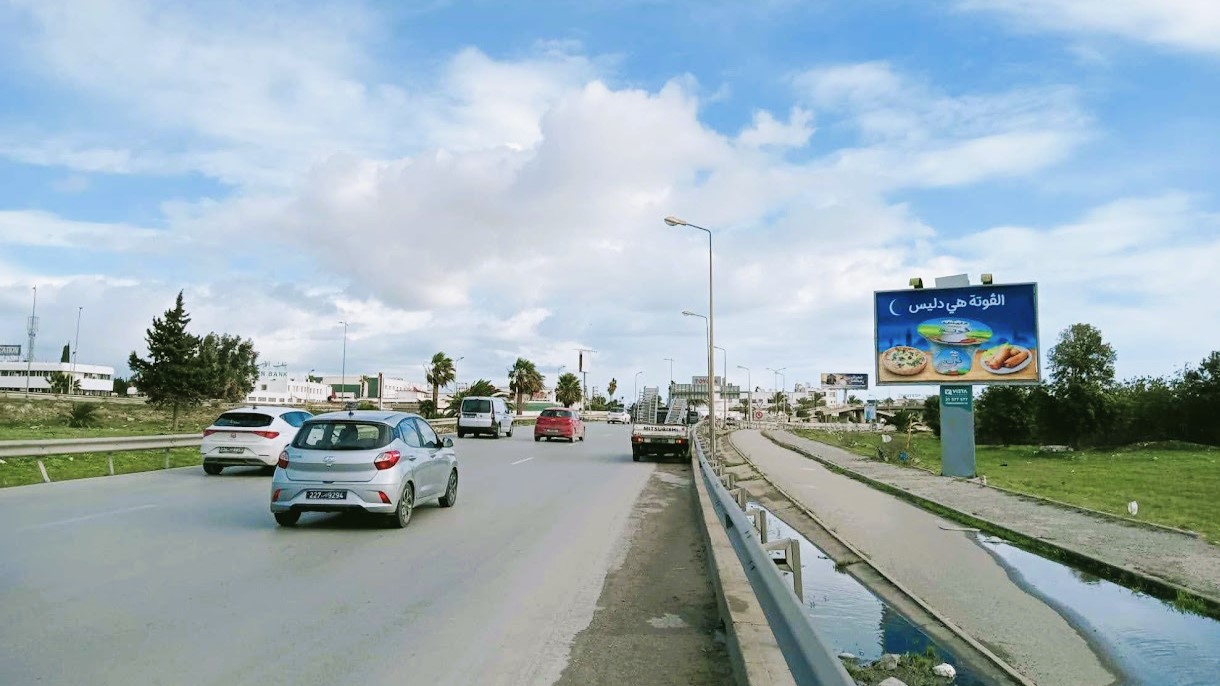 V150 - Niveau La Perle du Lac, en face bâtiment STEG, direction la Marsa