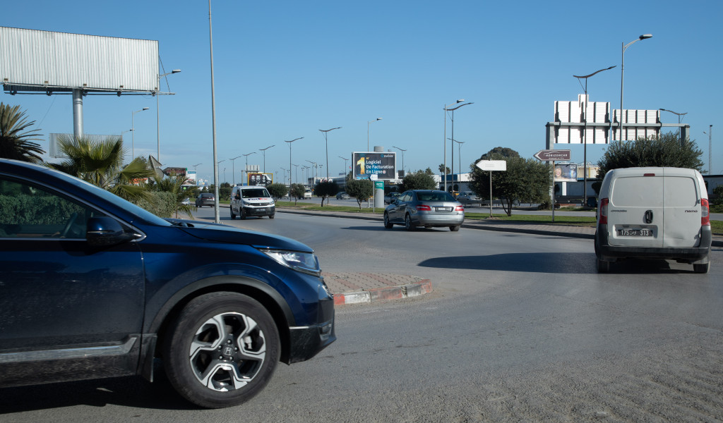 V153 - Avenue Yasser Arafat venant de Charguia 1 direction Aéroport, Route X, Menzah