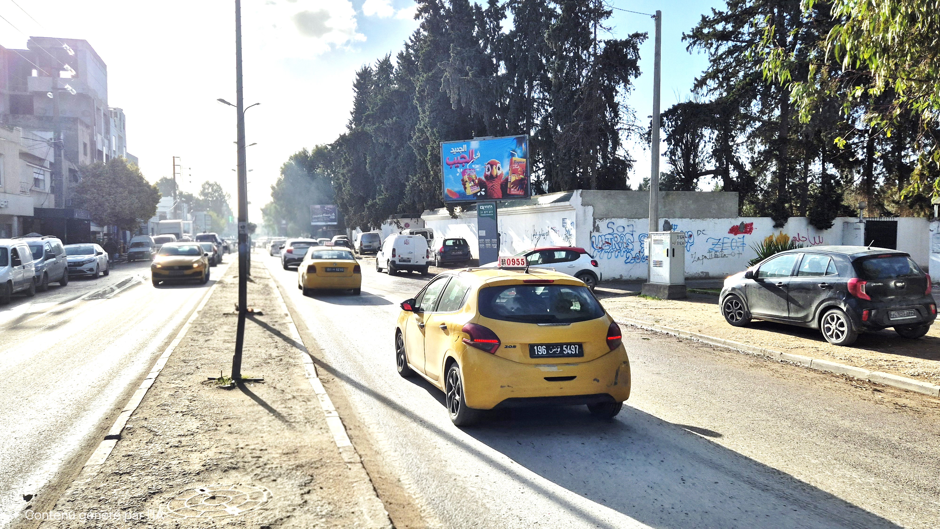 V155 - Avenue Dar Fadhal à 200m de Carrefour Market, venant de La Soukra direction Laouina, GP9 et Lac
