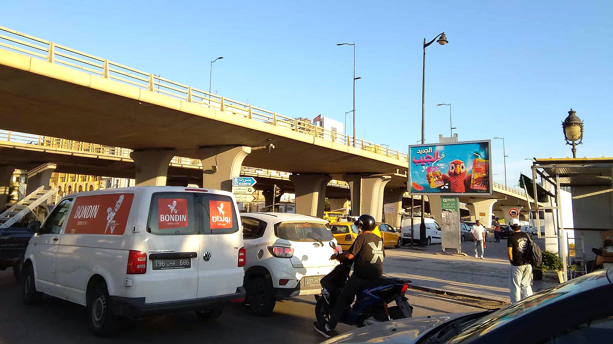 V160 - Rond-point Avenue Habib Bourguiba et Avenue de La République, en face de station Agil, niveau des fleuristes