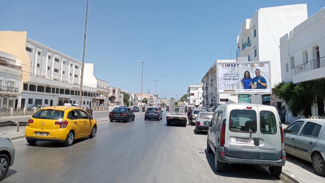 V18 - Avenue Ouled Hafouz, niveau marché Sidi Abdessalem, Institut des Beaux Arts, station métro Bab Saadoun, à 200m de l'hôtel Mechtel, direction Place Pasteur