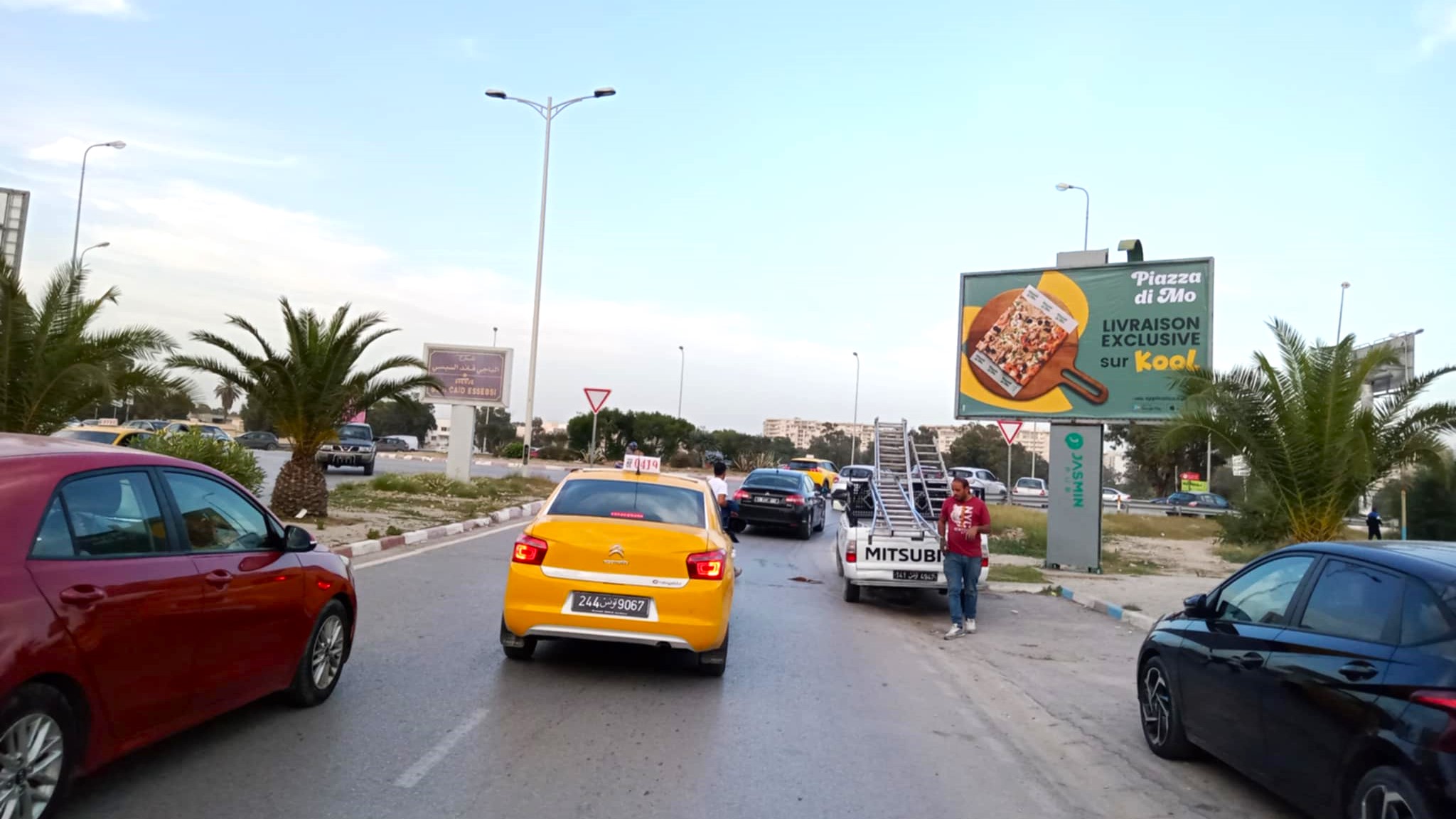 V47 - Rond-point giratoire en face de CliniqueHannibal et Hannibal Medical Center, à 300 m de Tunisa Mall