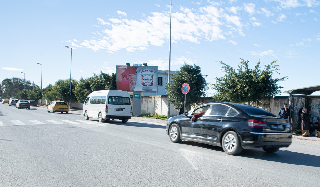 V50 - Croisement Av de L'Environnement et Av Mohamed V, au niveau du rond-point de l'Horloge, à 2min de Monoprix Boumhel et 3min de Carrefour Market