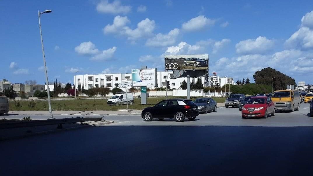 V53 - Route de la Marsa Direction La Marsa et Gammarth - Niveau Feu Centre commercial Millenium