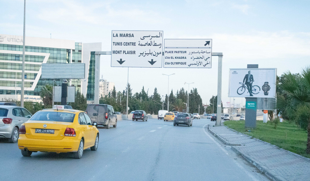 V67 - Niveau UTICA et Pharmacie Centrale, à 100m du croisement Alain Savary Cité Khadhra, direction kheireddine Pacha