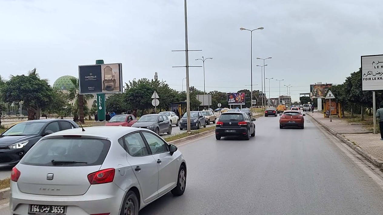 V80 - Avenue Mohamed V, Niveau Parking Foire Internationale du Kram à 100m du rond-point giratoire Banque Zitouna, direction Le Kram et La Goulette