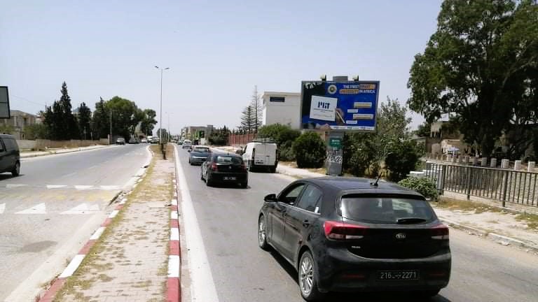 V81 - Avenue Dali Jazi à la sortie de Nabeul, à 100m du poste de la Garde Nationale, direction Hammamet