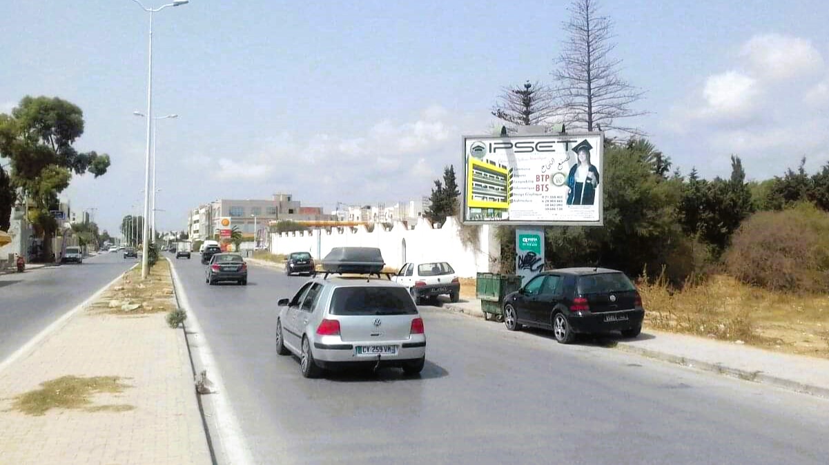 V82 - Avenue Dali Jazi à la sortie de Nabeul, niveau station Shell, direction Hammamet