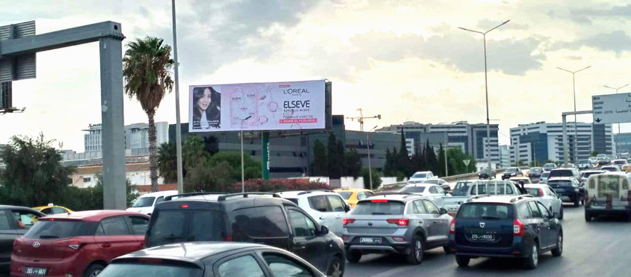 Panneau publicitaire UV18 – En face de siège TUNISAIR, Direction Menzah, Ariana, Manar, Bizerte, Tunis