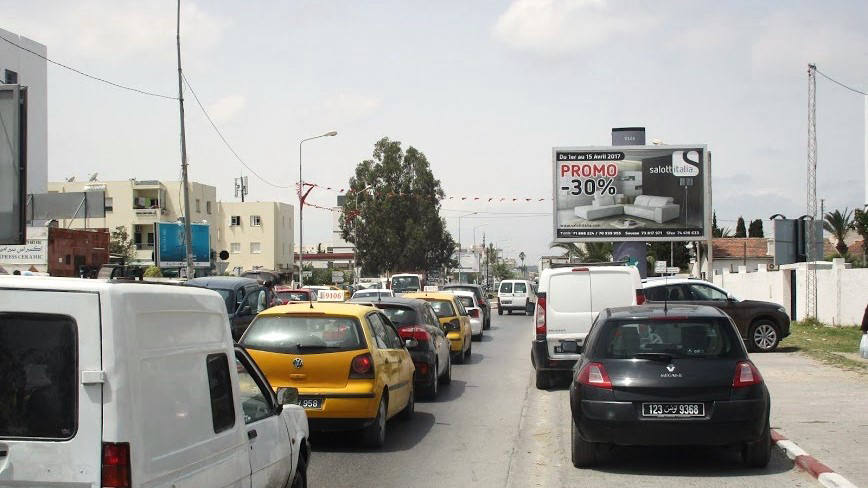 Panneau publicitaire V124 – Rond-point croisement Av Habib Bourguiba et Av de l'Environnement, à 50m de Clinique Ezzahra, Tunisie Telecom et station TotalEnergies