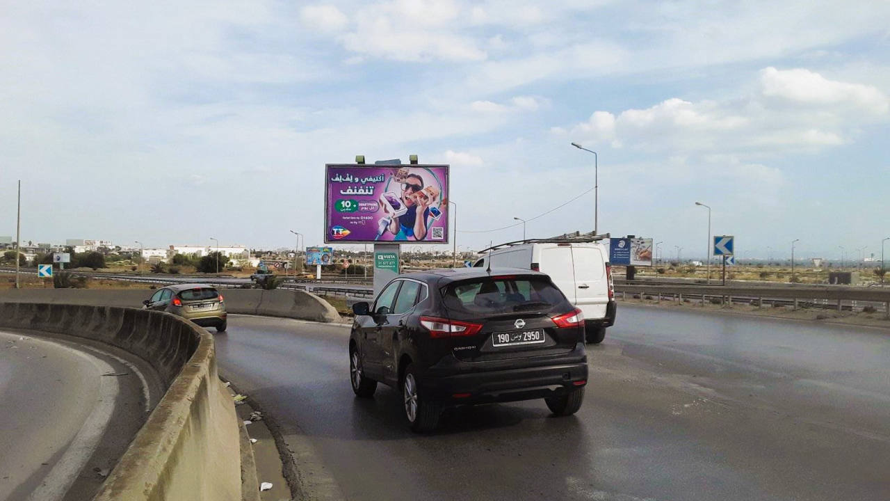 Panneau publicitaire V149 – Niveau bifurcation échangeur GP8/GP9 venant de l'Avenue Kheireddine Pacha