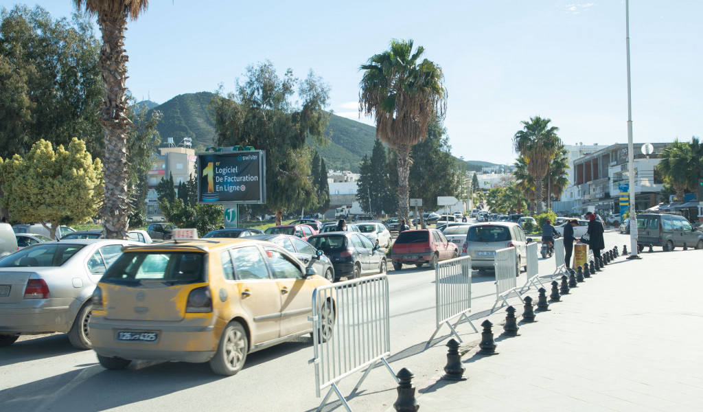 Panneau publicitaire V36 – En Face de Carrefour Market Boumhel Bassatine