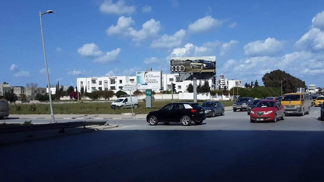 Panneau publicitaire V53 – Route de la Marsa Direction La Marsa et Gammarth - Niveau Feu Centre commercial Millenium