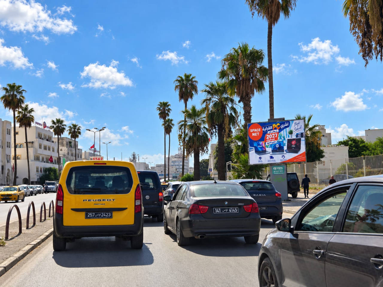 Panneau publicitaire V54 – Boulevard du 9 Avril, niveau Hopital d'Enfants et Institut Hedi Raies, direction Beb Bnet, La Kasba, Montfleury