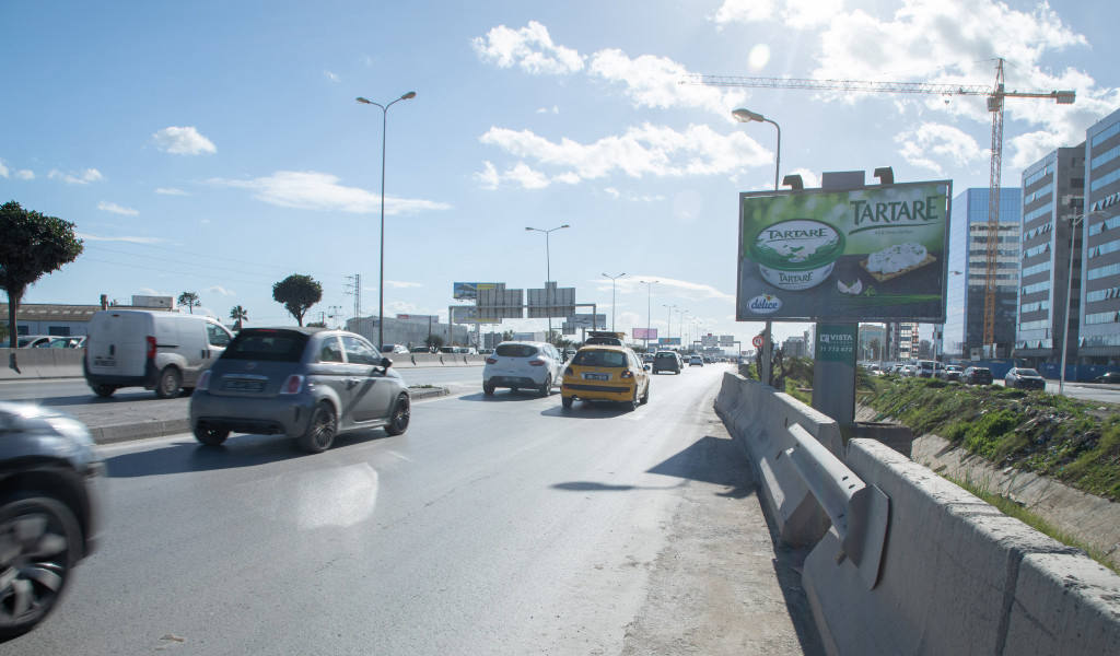 Panneau publicitaire V64 – Niveau Centre Urbain Nord, Hotel Marriott, direction Tunis centre ville, Lac, La Marsa