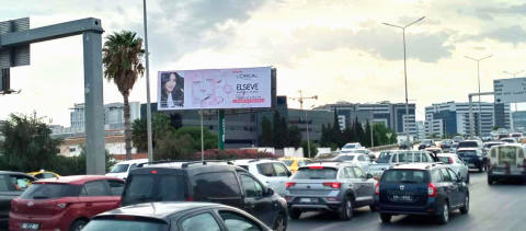 Panneau publicitaire UV18 – Route X